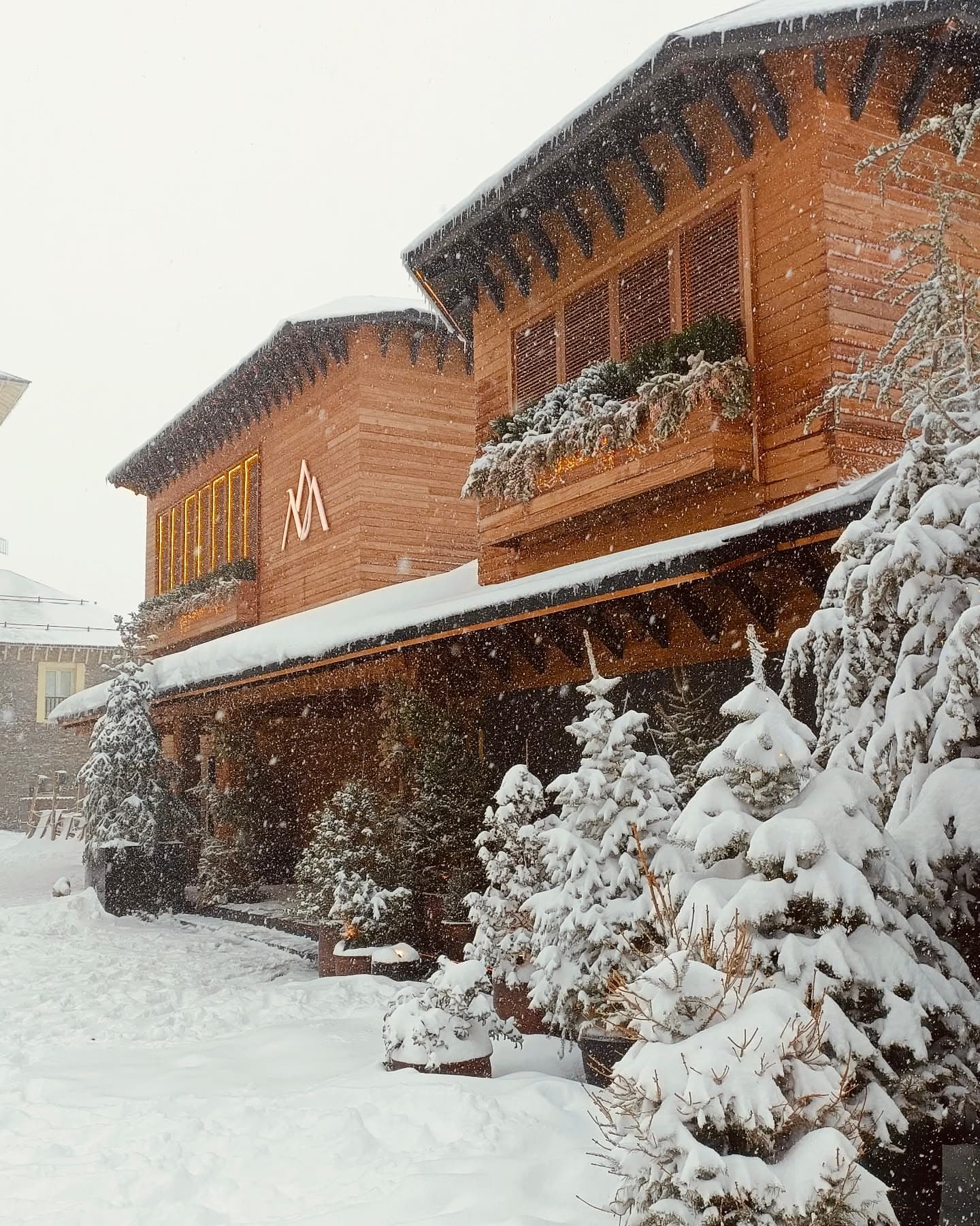 Прибуття, поселення та знайомство